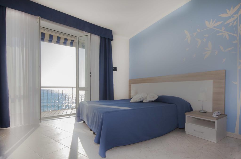 Hotel Bel Sit Alassio Bilik gambar