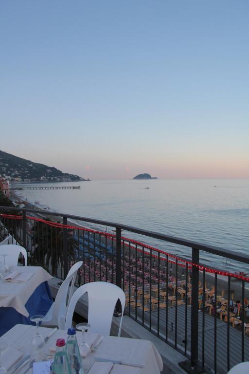 Hotel Bel Sit Alassio Luaran gambar